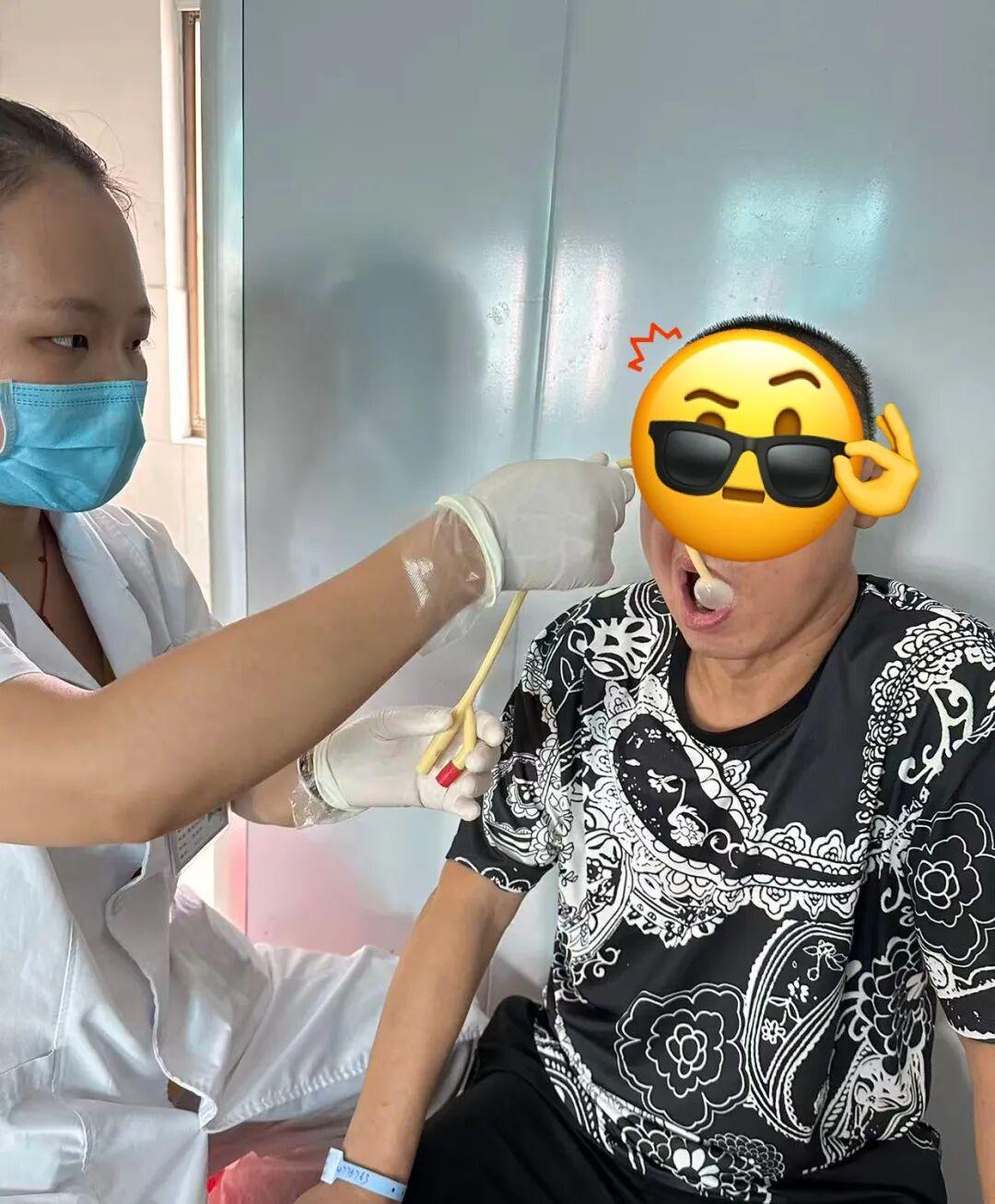 利用球囊扩张,改善食道弹性