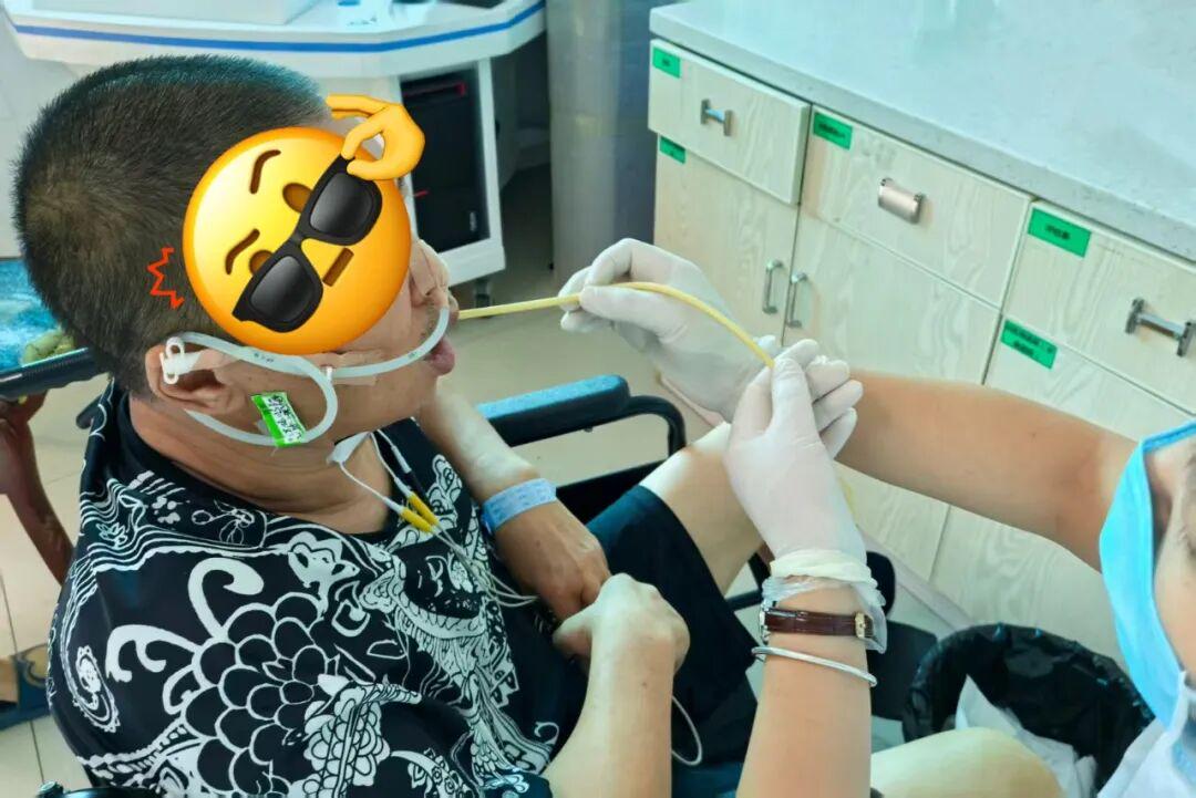 第1天接受吞咽球囊扩张技术治疗